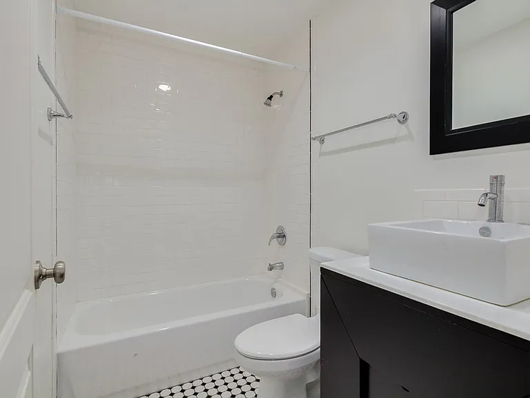 22nd Street Apartments 3015 — Photo 17