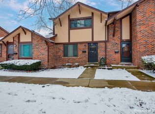 1S259 Stratford Ln, Villa Park, IL 60181