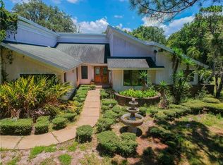 235 Rue Des Chateaux, Tarpon Springs, FL 34688