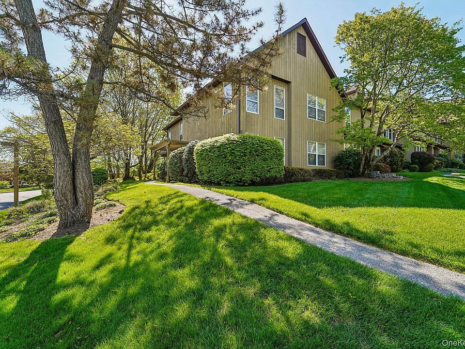1st image of 18 BROOKE HOLLOW Lane