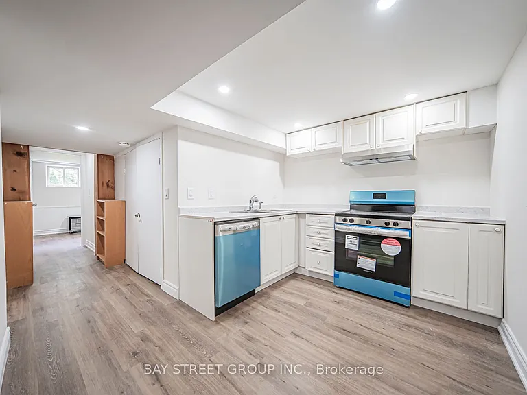 538 Queens Dr #BASEMENT — Photo 9