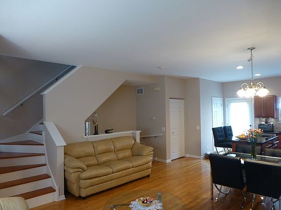 4th image of 2923 N Natoma Ave Unit 7