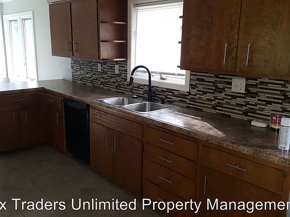 3rd image of 2122 W Sussex Dr