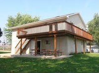 18616 Riverside Rd, Dubuque, IA 52001