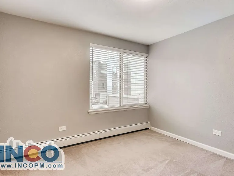 1320 S Gray St — Photo 7
