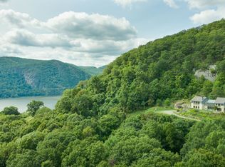 29 Half Moon Rdg, Nelsonville, NY 10516