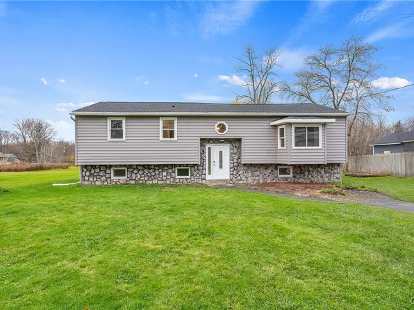 11 Porter Dr, Fulton, NY 13069
