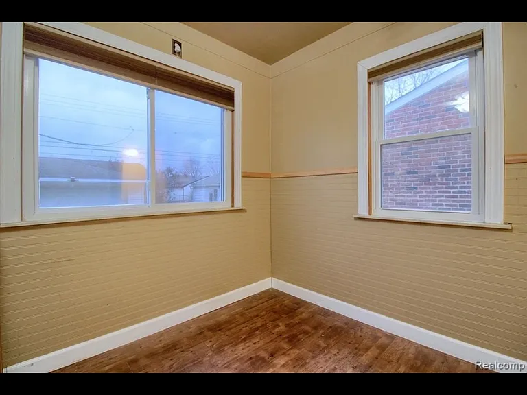 9884 Hubert Ave — Photo 7