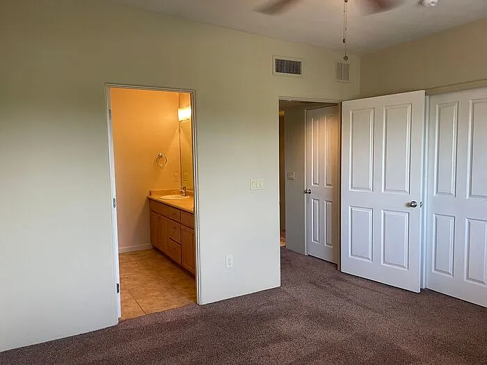 1435 W Kilburn St #2102 — Photo 20
