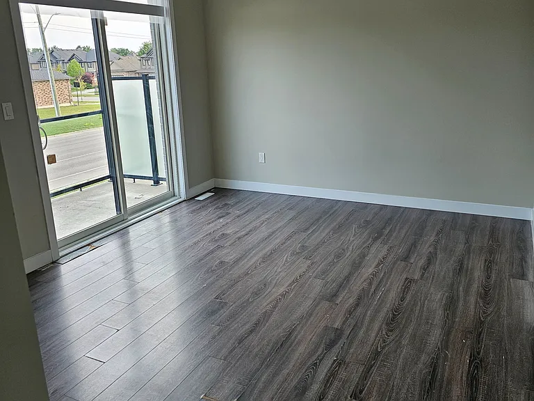 929 Sarnia Rd — Photo 11