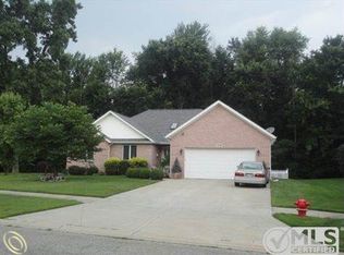 220 Rosewood Dr, Marysville, MI