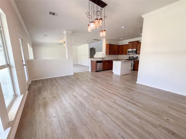 142 Snow Owl Holw, Buda, TX 78610