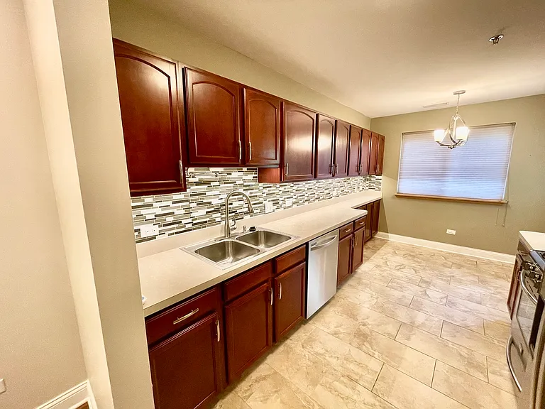 941 N Swift Rd #104 — Photo 7