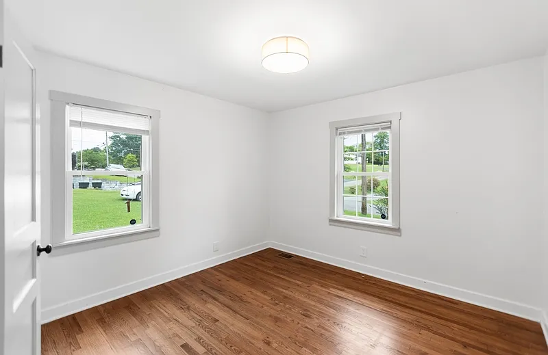 3 bed, 2.0 bath, 1034 sqft, $1,750 — Photo 4