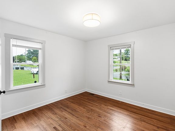 4th image of 2123 Fenwood Dr