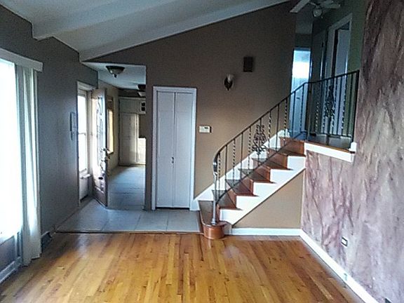 3rd image of 563 Pinecroft Dr