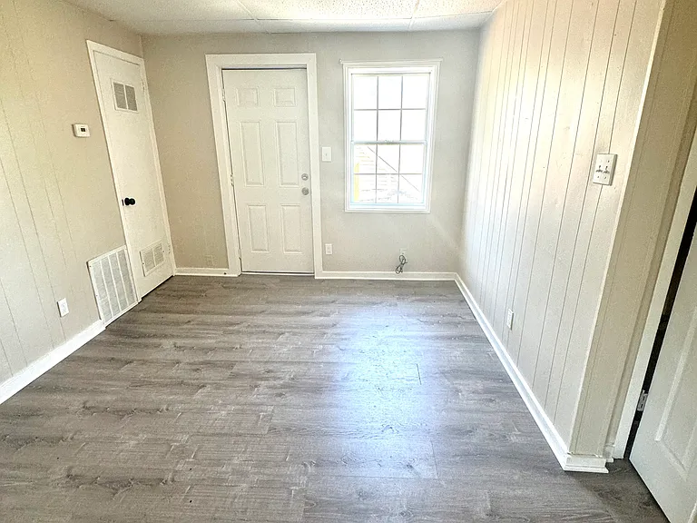 2449 Woodbine Ave #3 — Photo 7