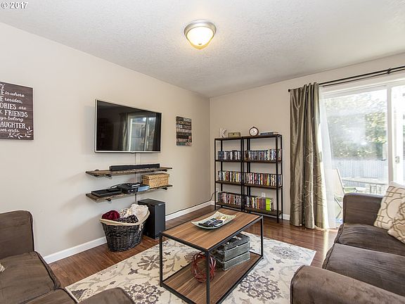 4th image of 2807 NE 116th Ave