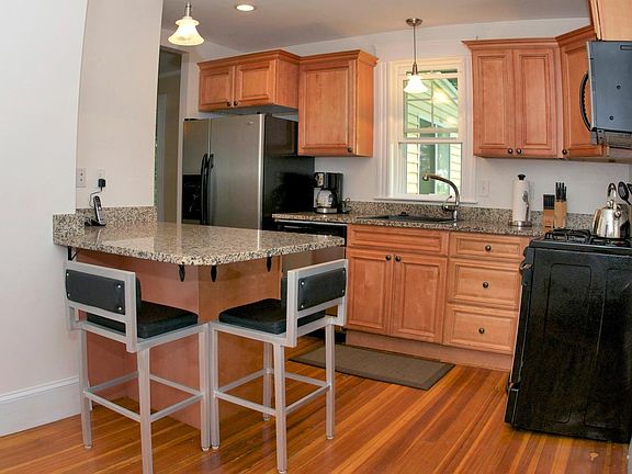 Granite counter tops w/ seating area