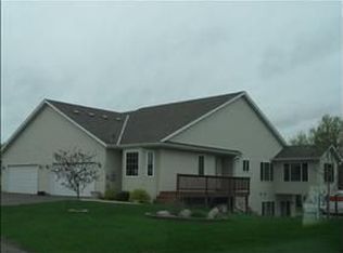 13441 Pine View Pl, Lindstrom, MN 55045