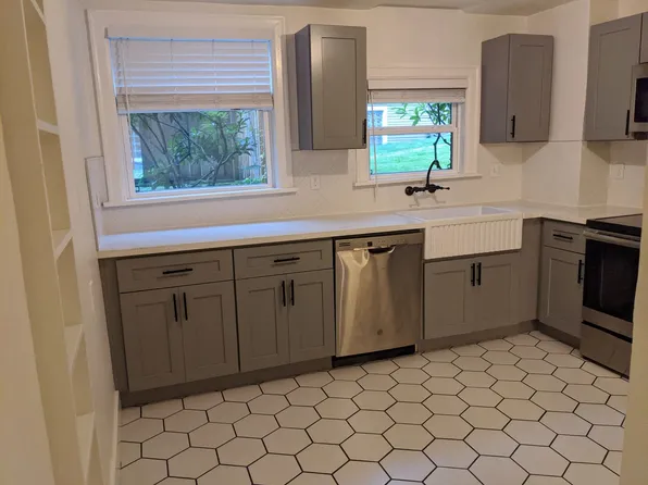 Elise Apartments