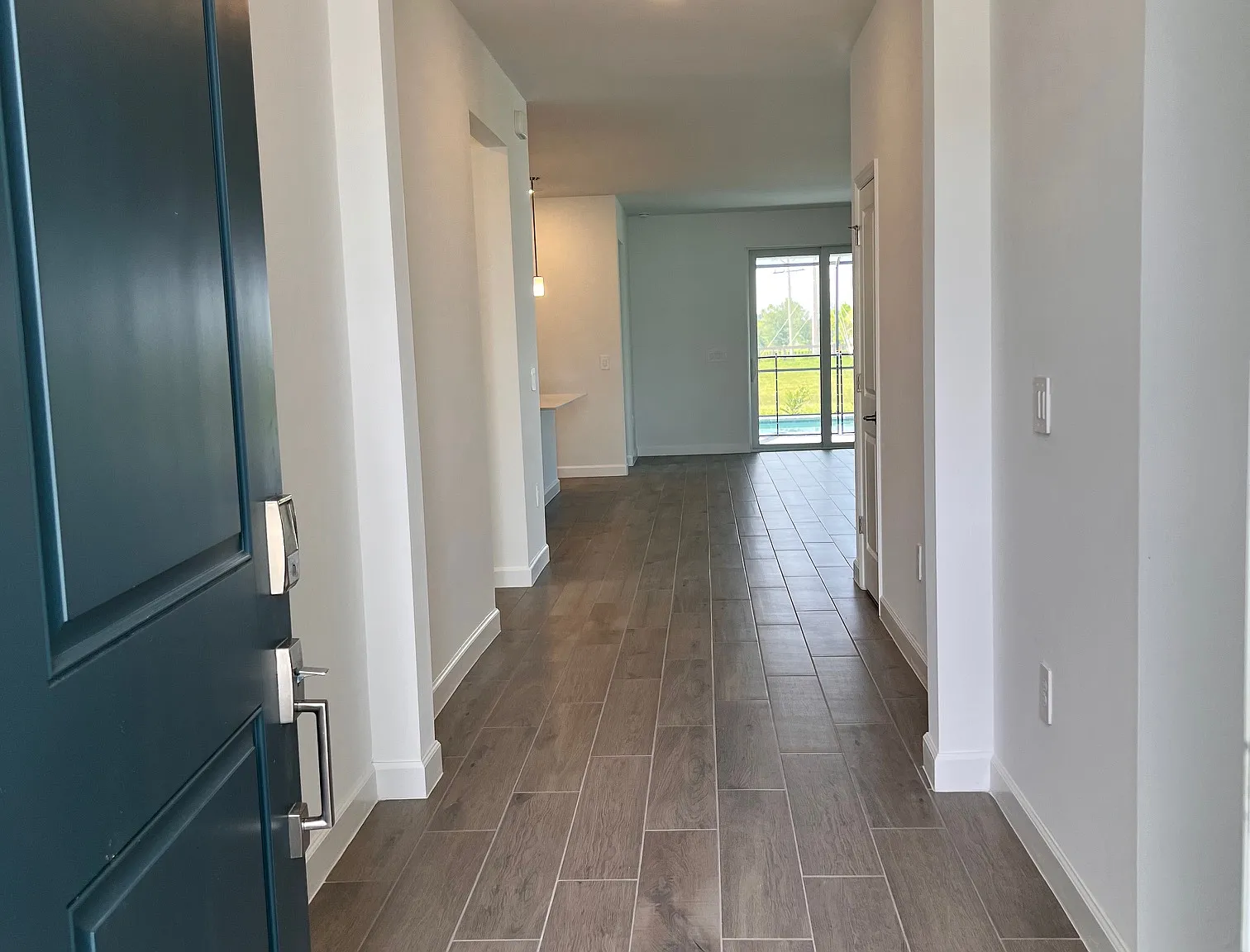 4 bed, 2032 sqft, $3,400 — Photo 3
