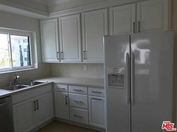 4th image of 1550 Greenfield Ave APT 203