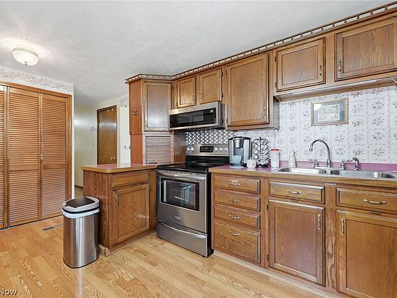 2nd image of 443 Morgan Ct