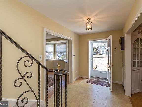 5th image of 1129 Lindale Ave