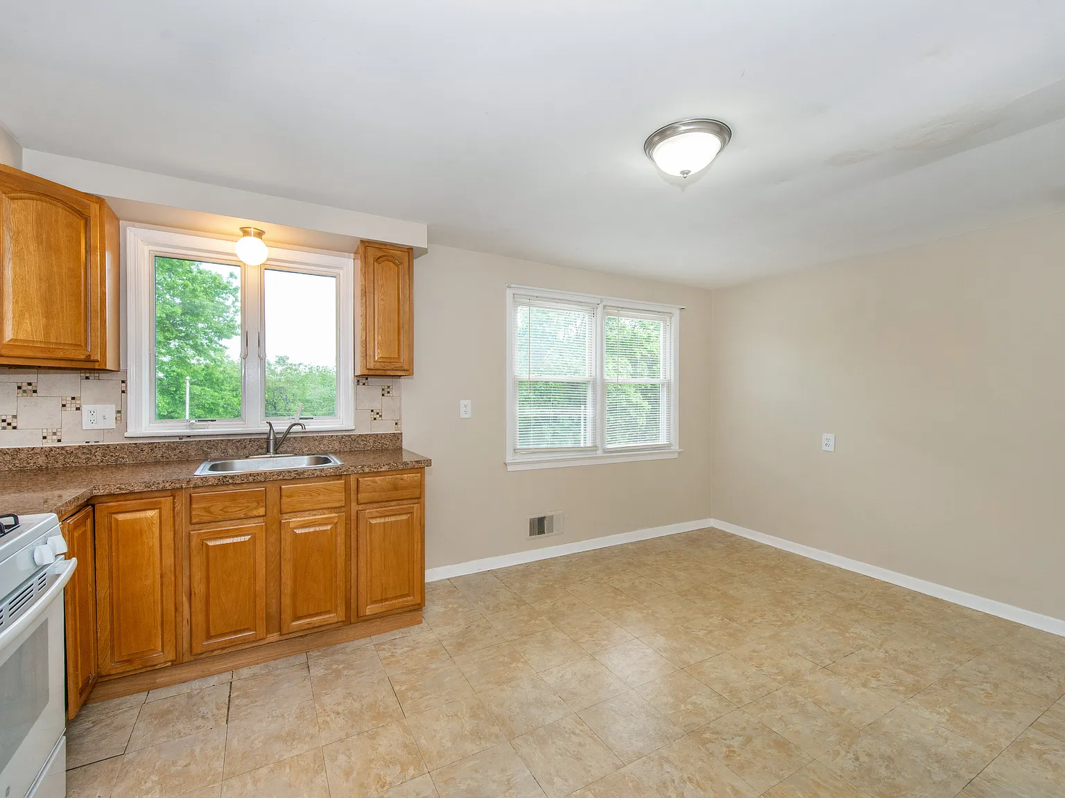 2 bed, $2,350 — Photo 4