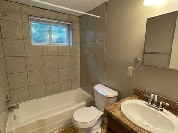 4th image of 620 S 35th St #13739857