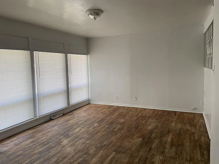 1217 W Bradley Ave — Photo 4