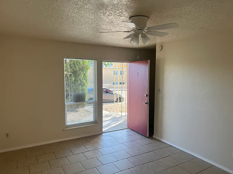 1105 Chelwood Park Blvd NE — Photo 26