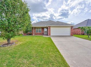 700 S Castle Ridge Ln, Mustang, OK 73064