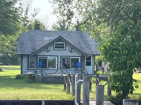 6696 Dickinson Is, Algonac, MI 48001