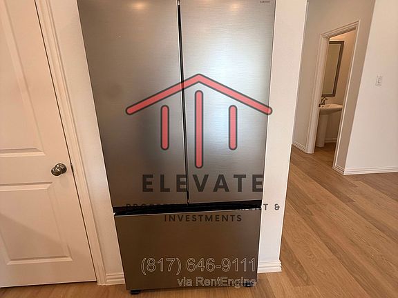 4th image of 724 4th St