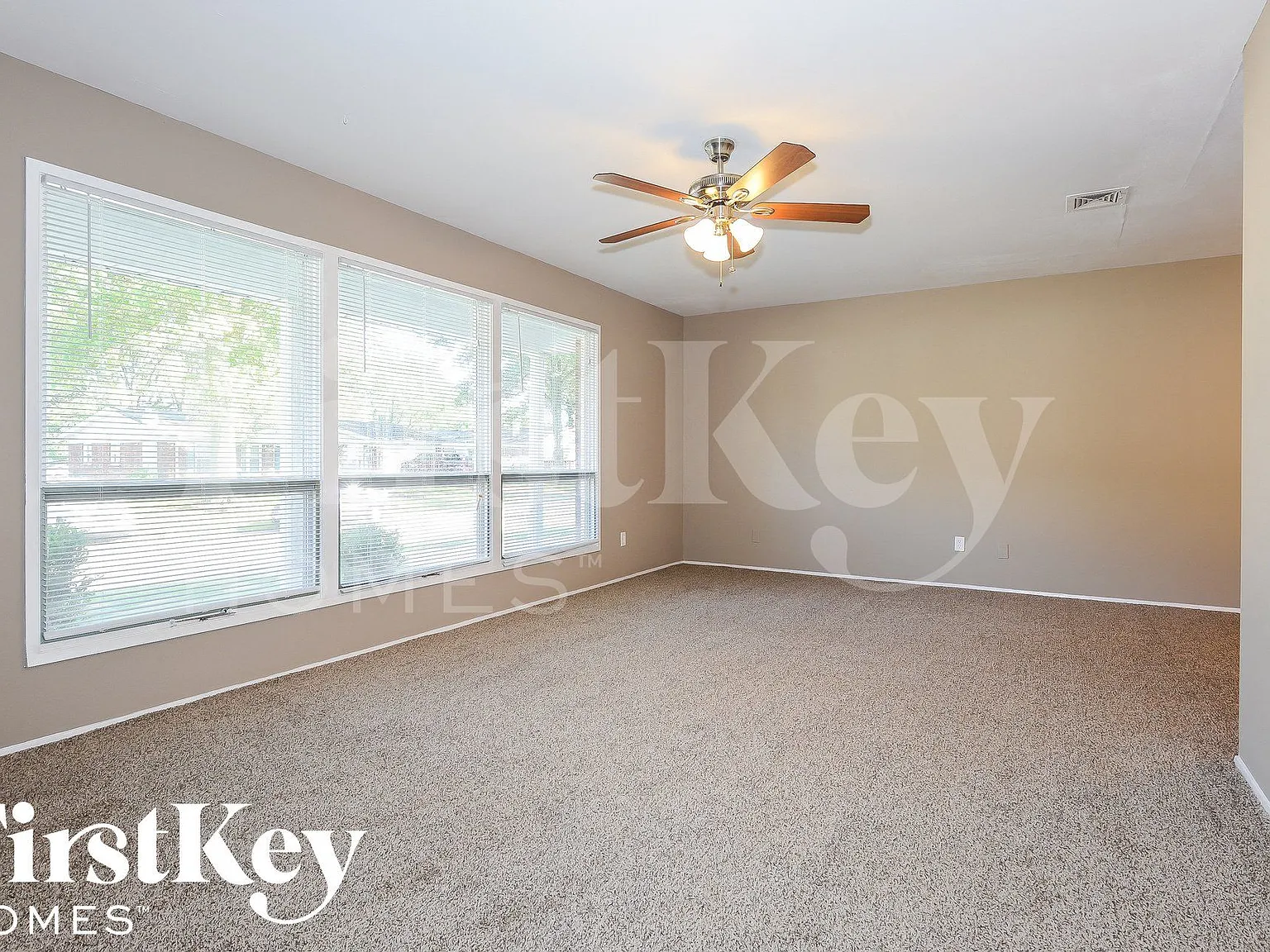 4 bed, 2.0 bath, 1647 sqft, $2,035 — Photo 3