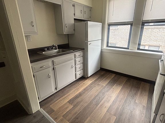 3rd image of 114 Parker Dr