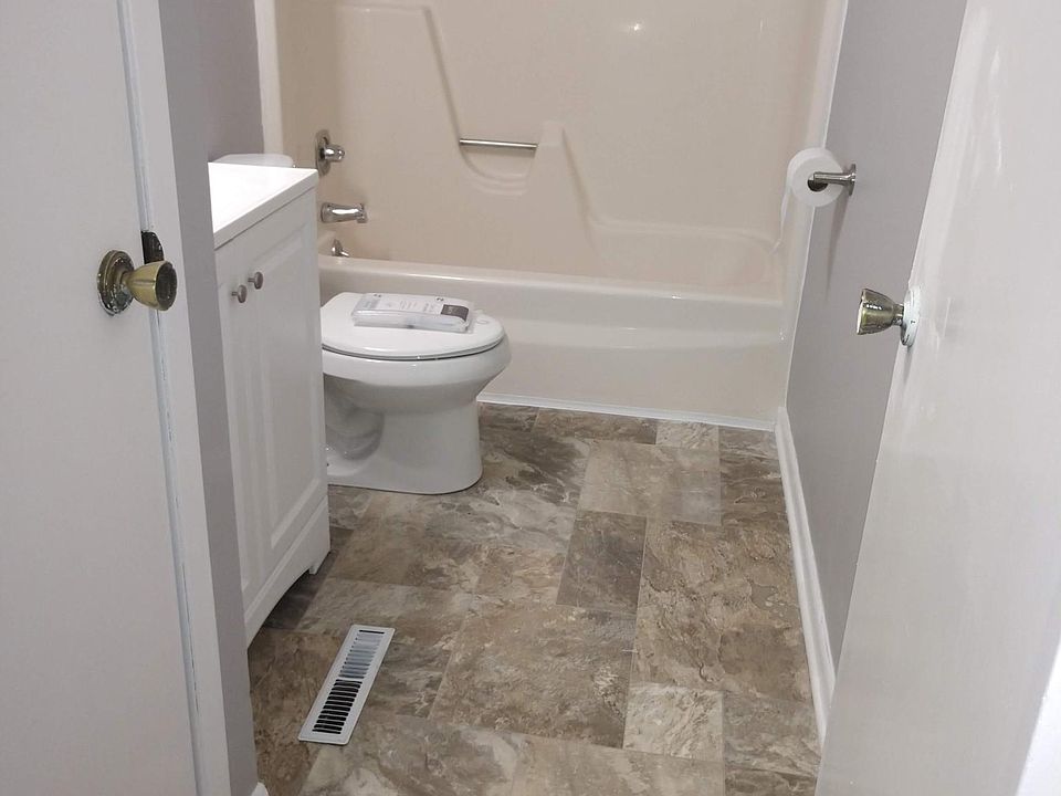 2nd image of 908 Emma Ave