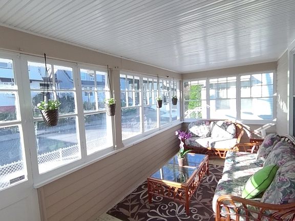 2nd image of 6 Park Dr W
