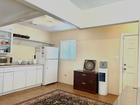 5th image of 851 N Country Club Dr