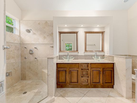 4th image of 3237 SW Solitaire Palm Drive