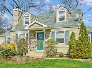 231 Highwood Rd, Oakhurst, NJ 07755