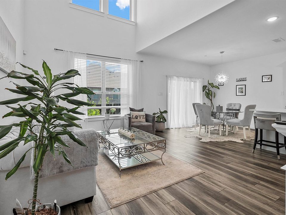 1st image of 2745 Splendor Ln