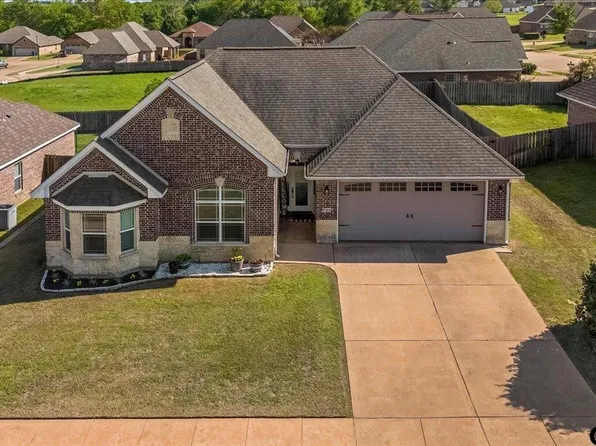 700 White Bear Trl, Lindale, TX 75771