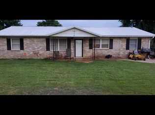 207 Maple St, Hennessey, OK 73742