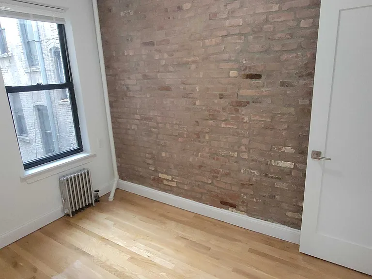 424 E 13th St #21 — Photo 4