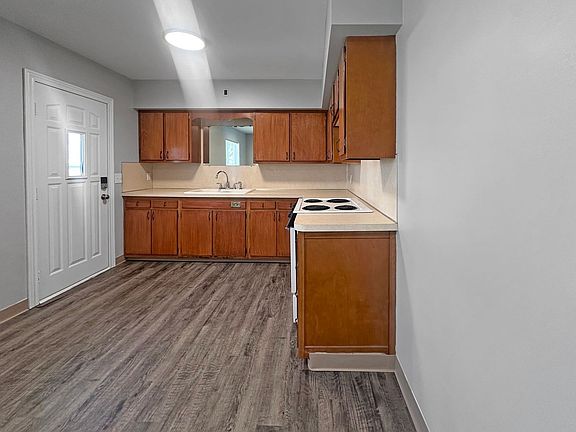 3rd image of 27 Ridgewood St