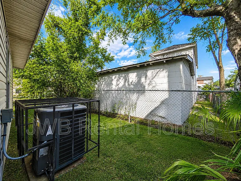 1495 Union St W — Photo 10