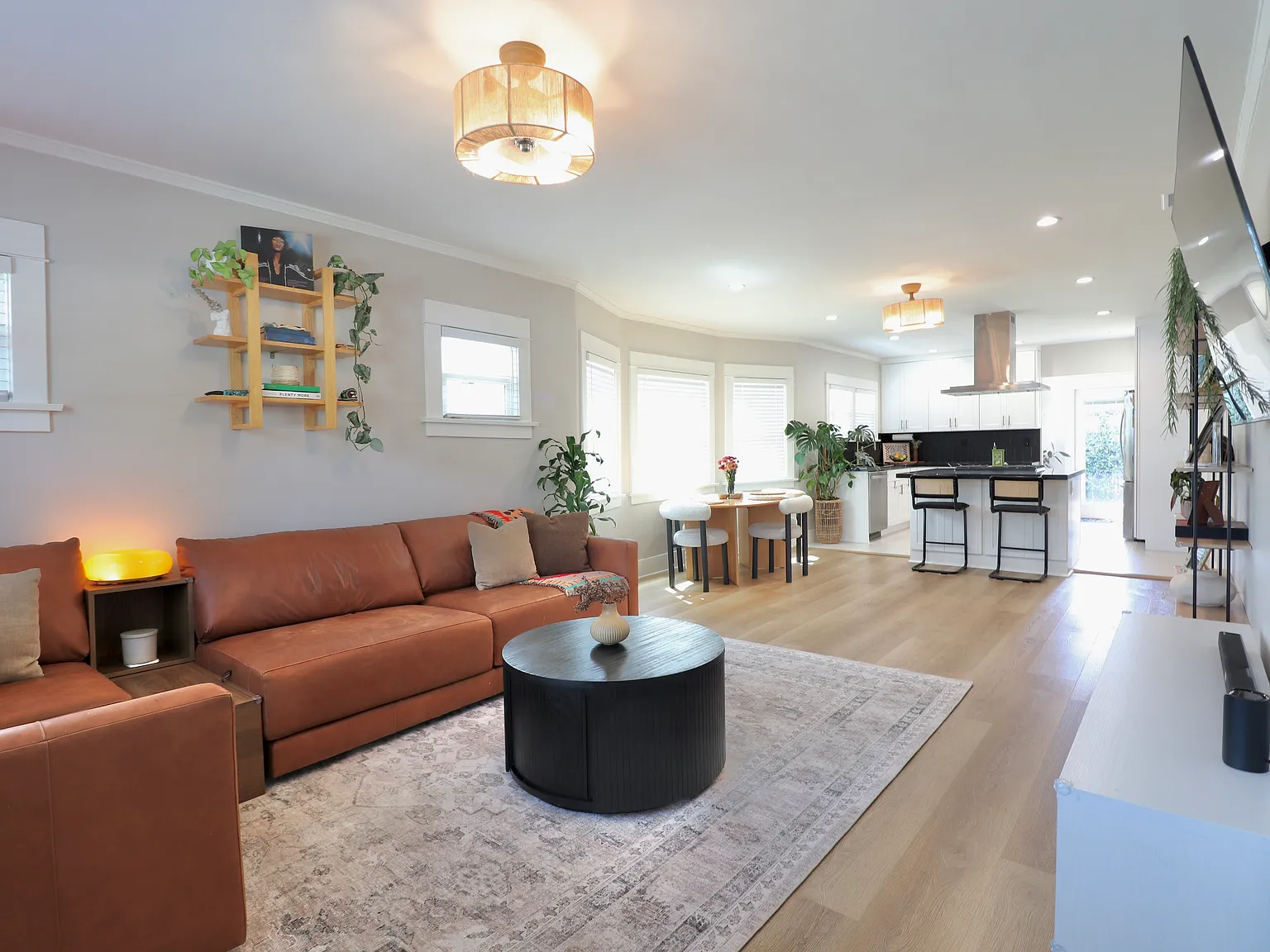 2 bed, 1024 sqft, $4,995 — Photo 2